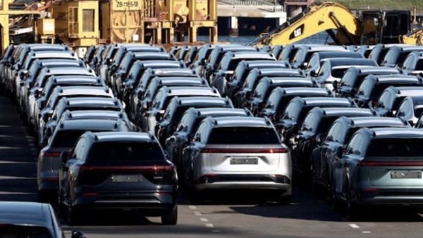 تراجع مبيعات السيارات في الولايات المتحدة بعد انتهاء الحوافز الحكومية للمركبات الكهربائية