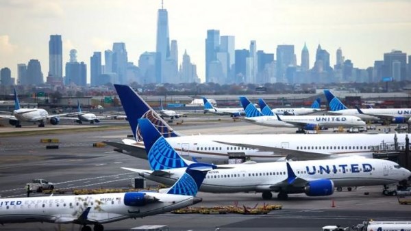 الطقس السيئ بأمريكا يفاقم فوضى السفر الجوي وسط الإغلاق الحكومي