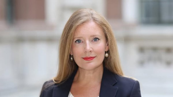 القنصل البريطاني العام في القدس هيلين ونترتن