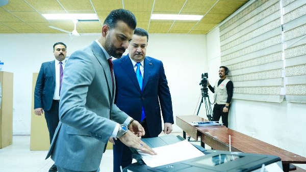 رئيس الوزراء العراقي يدلي بصوته في الاقتراع العام لانتخابات مجلس النواب