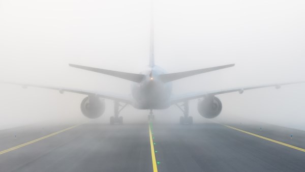 بسبب الضباب الكثيف .. تحويل عدد من الرحلات القادمة إلى مطار الكويت إلى دول مجاورة