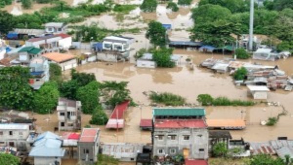 ارتفاع حصيلة ضحايا الفيضانات والانهيارات الأرضية في فيتنام إلى 16 قتيلا