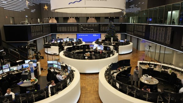 الأسهم الأوروبية ترتفع بدعم من توقعات خفض الفائدة في أمريكا