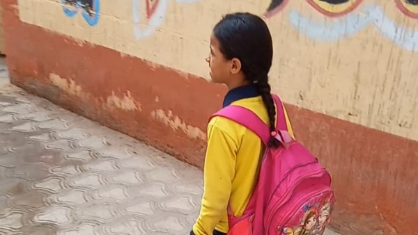 طفلة في الانتخابات