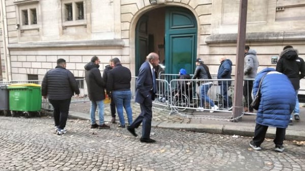 إقبال من المصريين على سفارة مصر بباريس في اليوم الثاني لانتخابات النواب