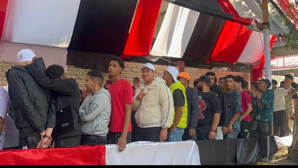 إقبال كثيف من الشباب صغار السن بمدرسة الجيزة القومية ..صور إقبال كثيف من الشباب صغار السن بمدرسة الجيزة القومية ..صور