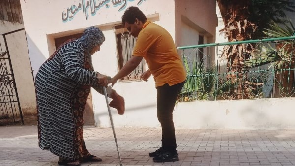 كبار السن داخل اللجنة الانتخابية 