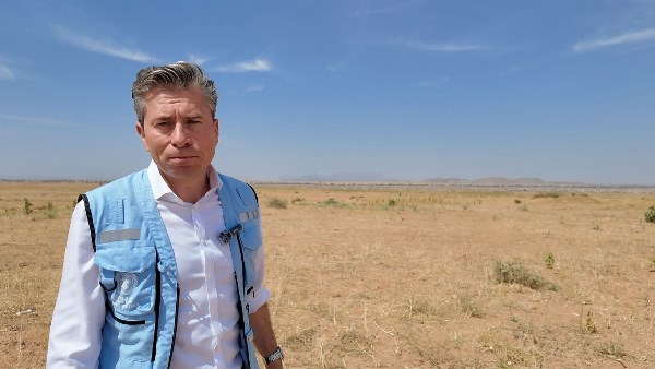 وكيل الأمين العام للأمم المتحدة يصل شمال دارفور بالسودان وكيل الأمين العام للأمم المتحدة يصل شمال دارفور بالسودان