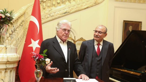 السفير التركي بالقاهرة والفنان حسين فهمي 