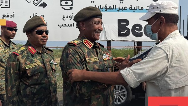 البرهان يستقبل الرئيس الإريتري