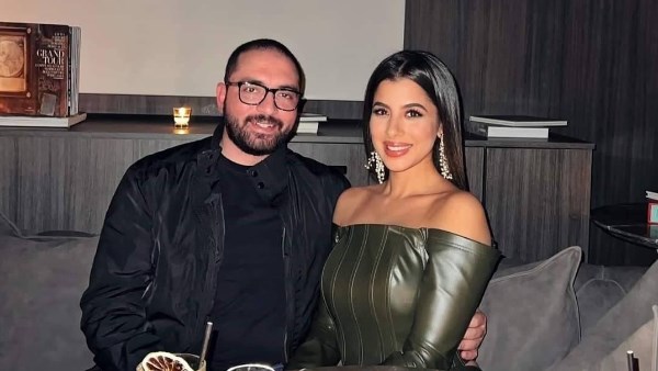 احمد ثروت وزوجته