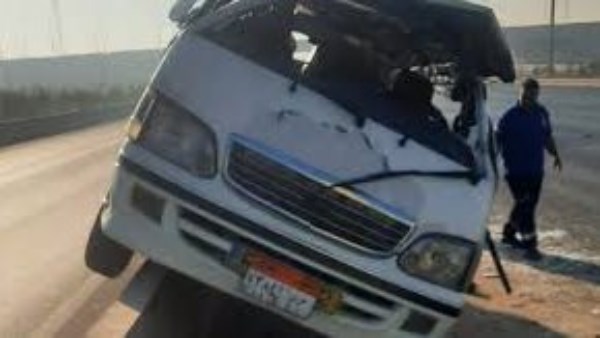 انقلاب ميكروباص أعلى طريق الإسماعيلية الصحراوي يتسبب في إصابة 6 