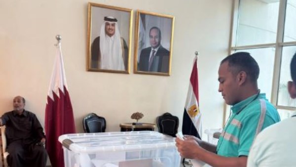 إقبال كبير من المصريين للتصويت بانتخابات مجلس النواب للمرحلة الأولى بدولة قطر
