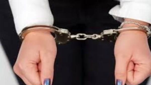 صانعة محتوى تغلق صفحتها بعد ضبطها بنشر قصص إباحية مفبركة على مواقع التواصل