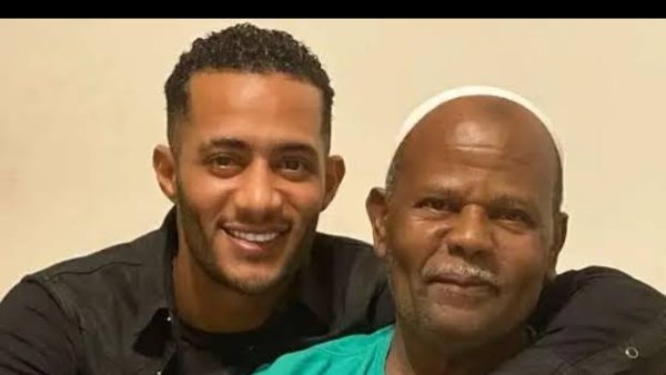 محمد رمضان و والده 