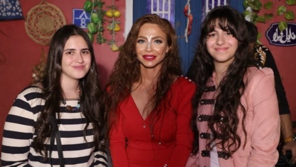 دوللي شاهين و ابنتها نور مع أوركيد سامي 