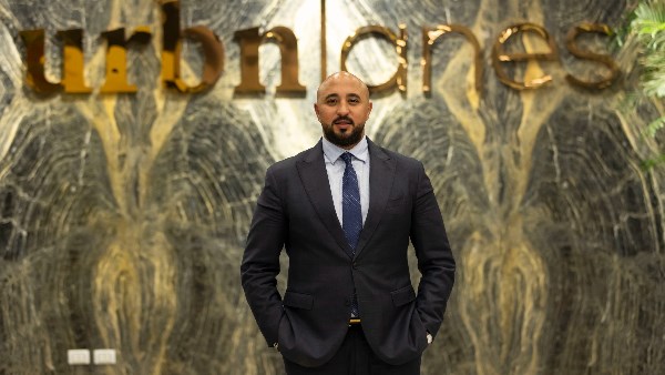  رجل الأعمال إميل عبد الله