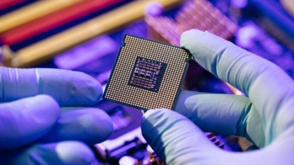 الصين توافق على استئناف تصدير الرقائق الحيوية إلى قطاع السيارات الأوروبي