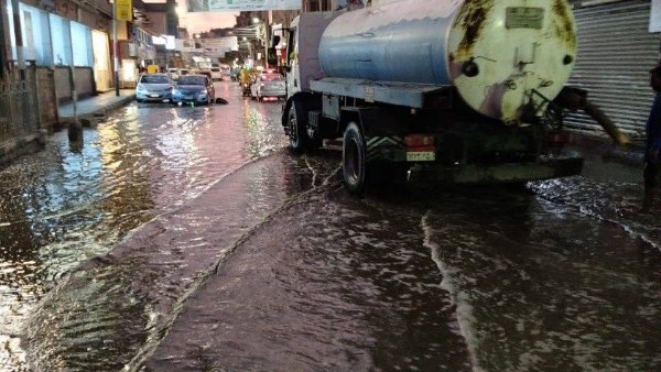  أمطار غزيرة على مدن وقرى الشرقية والمحافظة تتحرك بسيارات الشفط