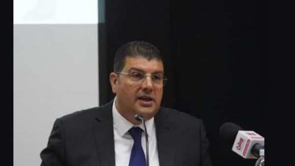 وزير النقل والمواصلات الفلسطيني يؤدي اليمين القانونية