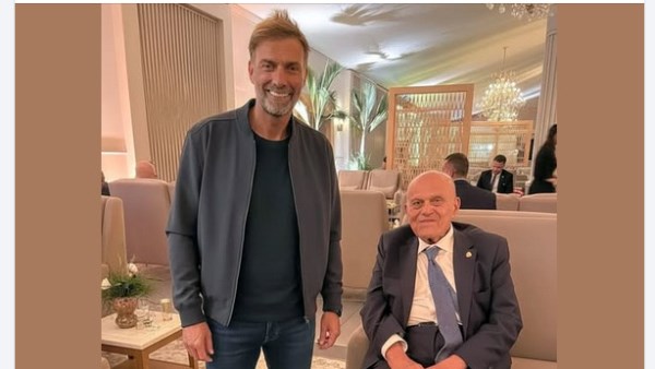 يورجن كلوب يشارك صورة مع مجدي يعقوب ويعلق :أمير القلوب