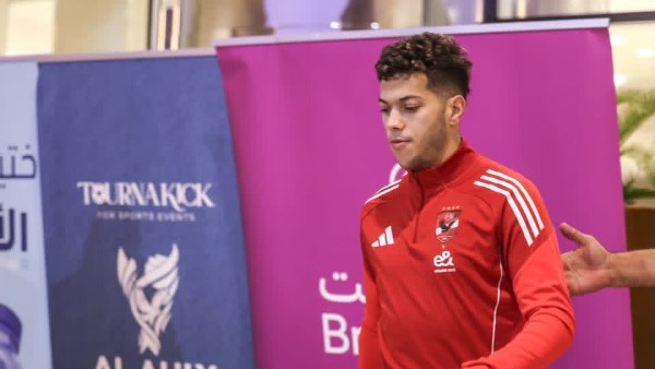 لقطات من تحرك فريق الأهلي إلى المران..شاهد