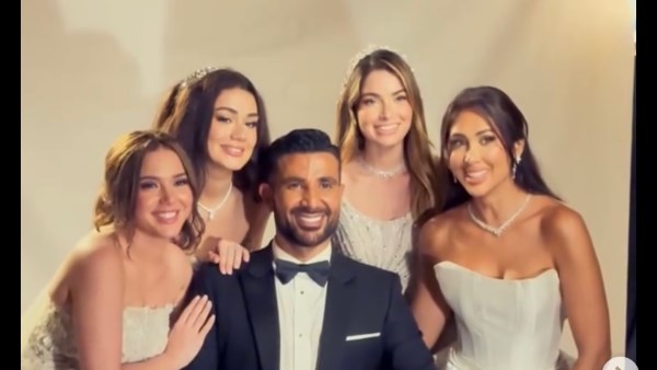 أحمد سعد يثير الجدل ببدلة زفاف مع 4 فتيات