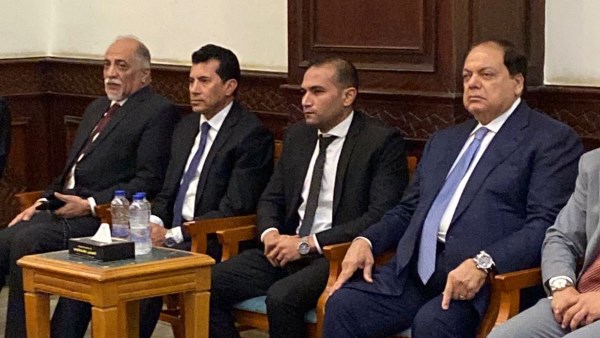 النائب محمد أبو العينين يقدم واجب العزاء فى والدة وزير التموين