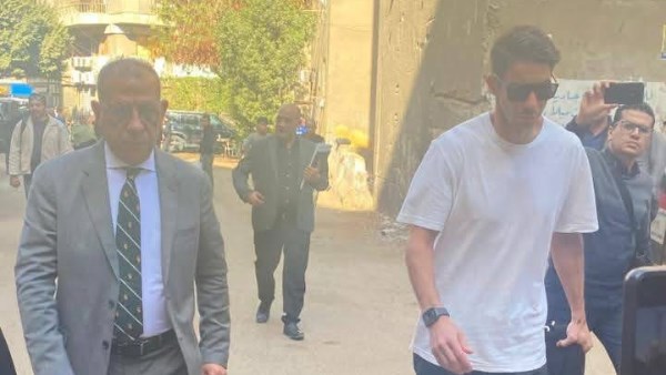 لقطات من وصول شريف إكرامي لقاعة المحكمة لدعم ومساندة رمضان صبحي