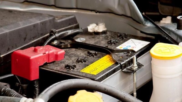 كل ما تريد معرفته عن مشاكل بطارية السيارة في الشتاء .. أسباب وحلول
