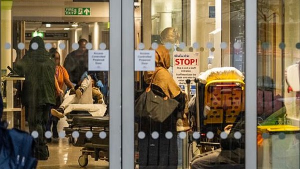 إنذار صحي قبل الكارثة .. موجة الإنفلونزا الخارقة تجتاح بريطانيا