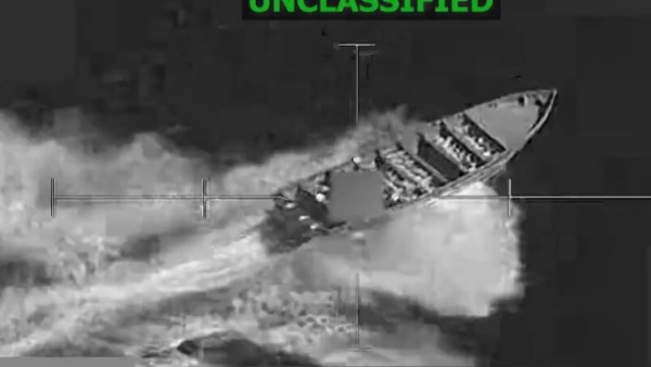 الجيش الأمريكي يهاجم سفينة 