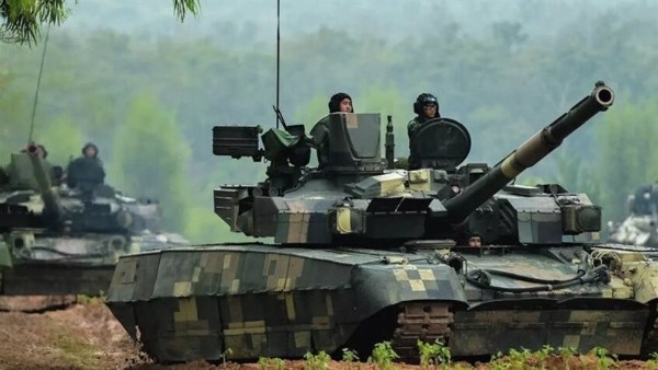 كمبوديا تتهم تايلاند برش غاز سام فوق مناطق سكنية