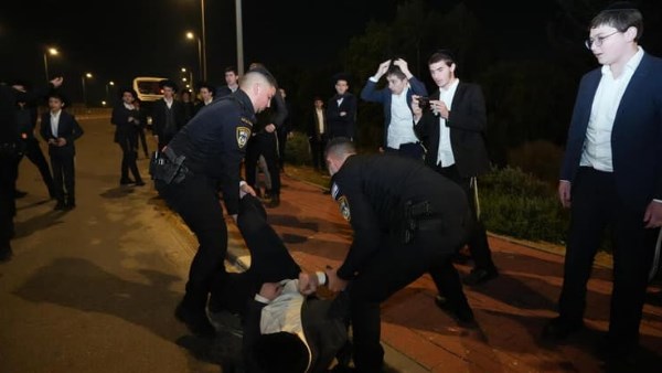 اشتباكات الشرطة  مع الحريديم 