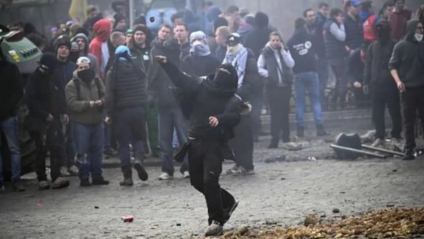 احتجاجات أمام البرلمان الأوروبي