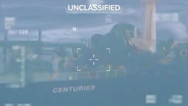 خفر السواحل  يراقب ناقلة نفط قبالة سواحل فنزويلا لضبطها