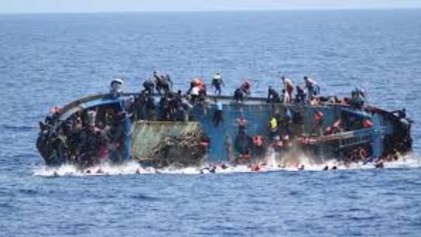 مركب الهجرة غير الشرعية 