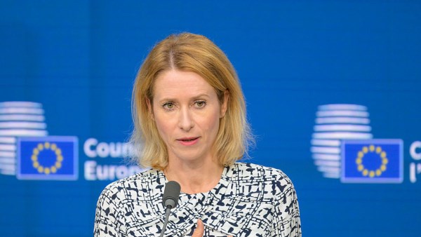 توتر عبر الأطلسي: خلافات تتصاعد حول أوكرانيا والتجارة والتكنولوجي