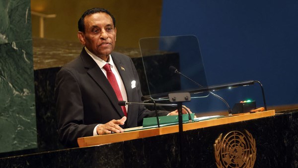 مبادرة "إدريس" لإنقاذ السودان: هل تنجح الدبلوماسية المدنية أمام المدافع؟!