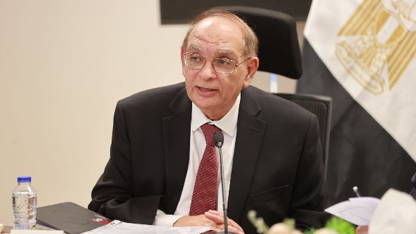  الدكتور حسين خالد