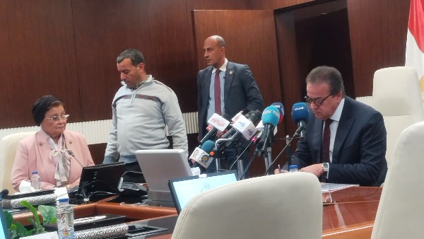 نفي واعتراف وطمأنة.. تفاصيل مؤتمر وزير الصحة عن الوضع الوبائي في مصر