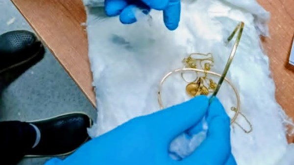 المشغولات الذهبية 