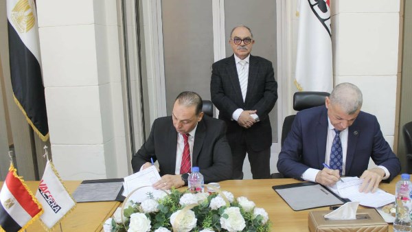  توقيع البرتوكول 