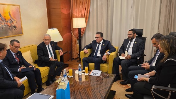  وزير الصحة يلتقي نظيره  التونسي