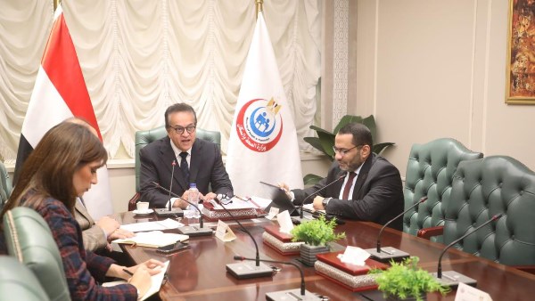 وزير الصحة ونظيرته الاسبانية 