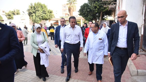 وزير الصحة يوجه بإحالة المتغيبين عن العمل بقسمي العيادات الخارجية والصيدلية بمستشفى سنورس الفيوم إلى التحقيق وزير الصحة يوجه بإحالة المتغيبين عن العمل بقسمي العيادات الخارجية والصيدلية بمستشفى سنورس الفيوم إلى التحقيق