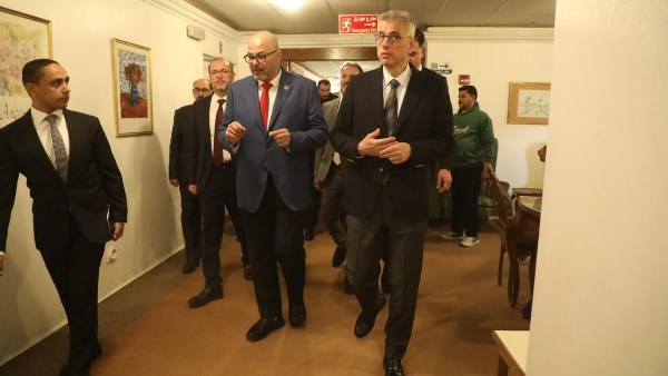 وزير الصحة التركي يزور معهد ناصر 