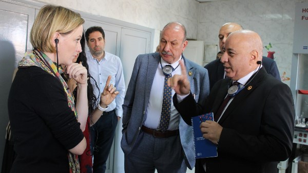 جانب من زيارة وفد العمل الدولبة