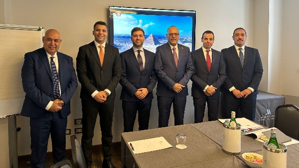 وزير العمل خلال زياته لإيطاليا