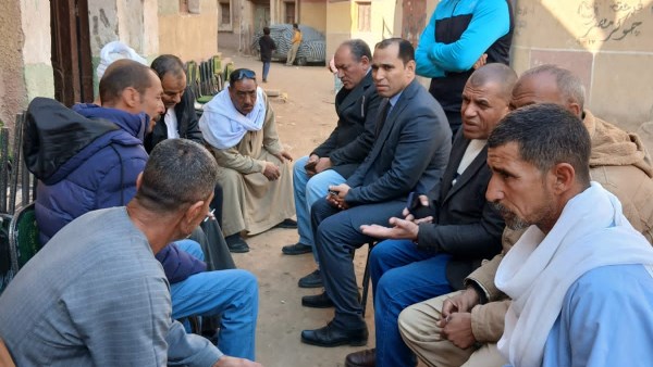 مدير عمل الفيوم خلال تقديم واجب العزاء